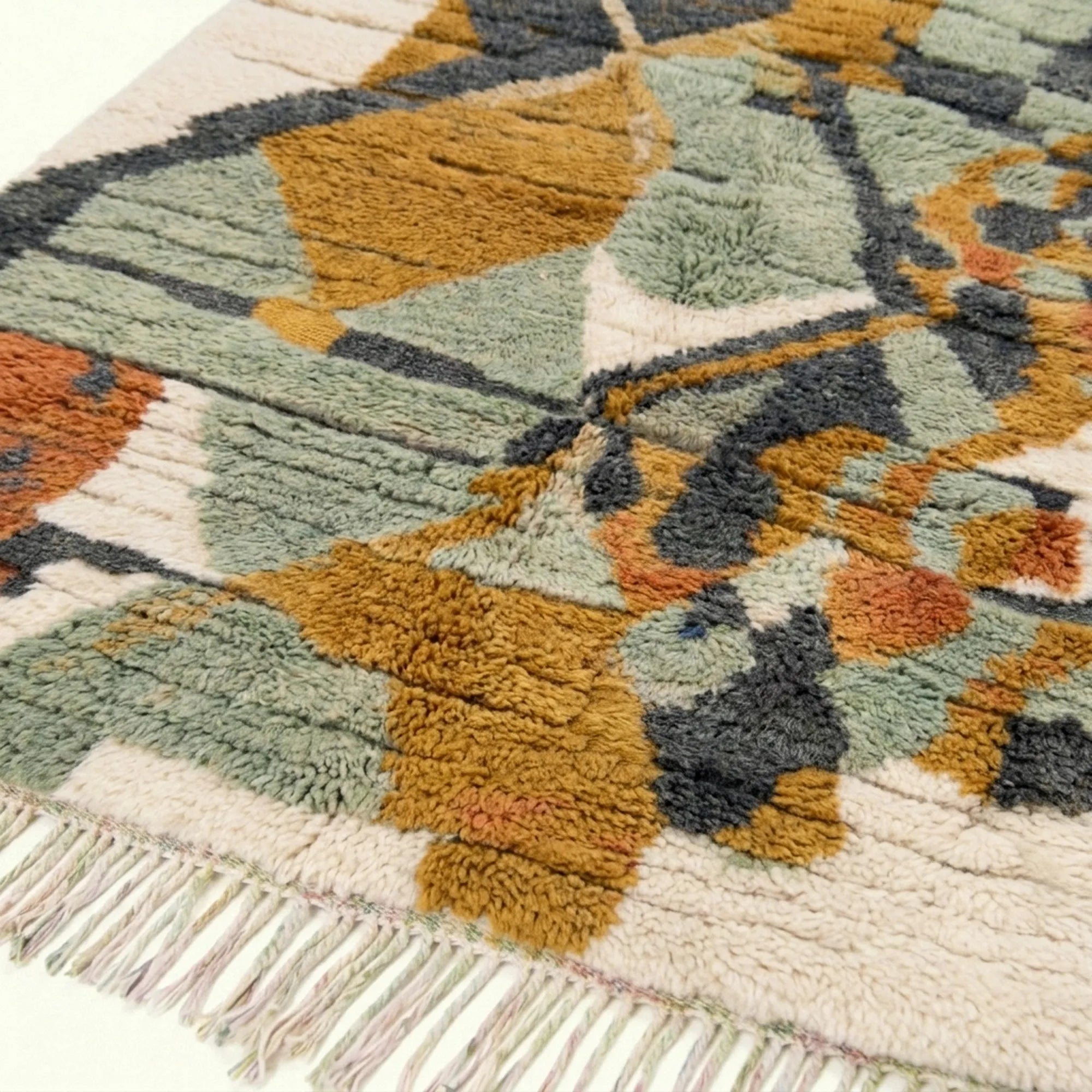 Mustard & Sage Mrirt rug Azirem, abstract collage craftsmanship detail