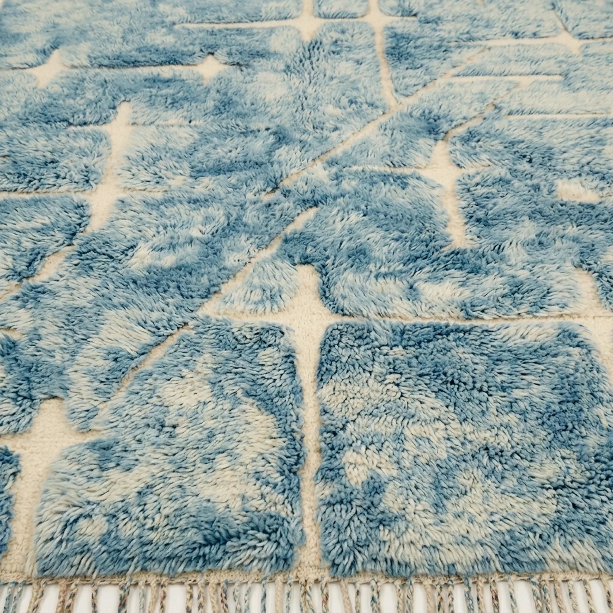 Powder blue and ivory Mrirt rug Tisslit pile and fringe detail