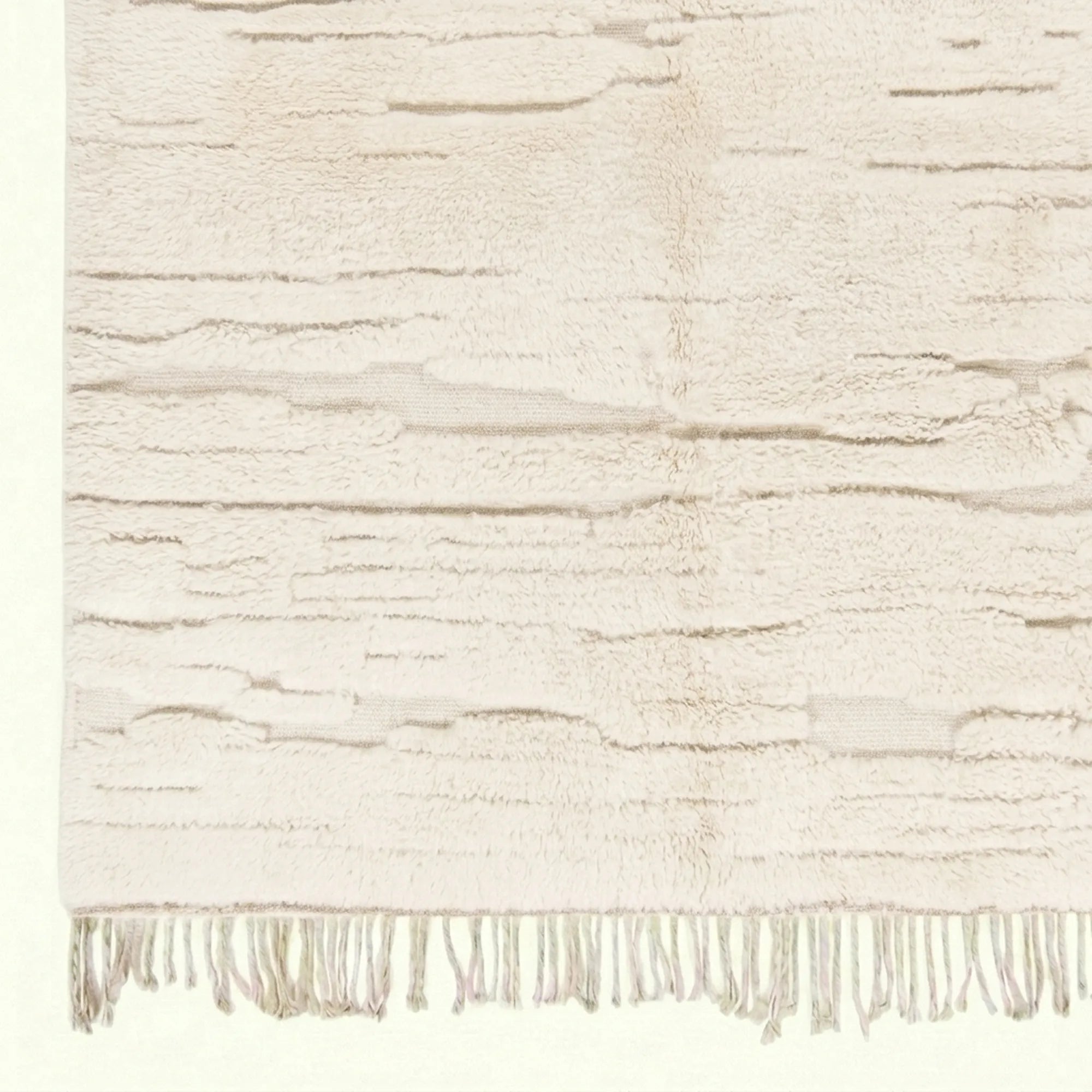 Ivory Mrirt rug Amsiren, subtle linear texture edge detail