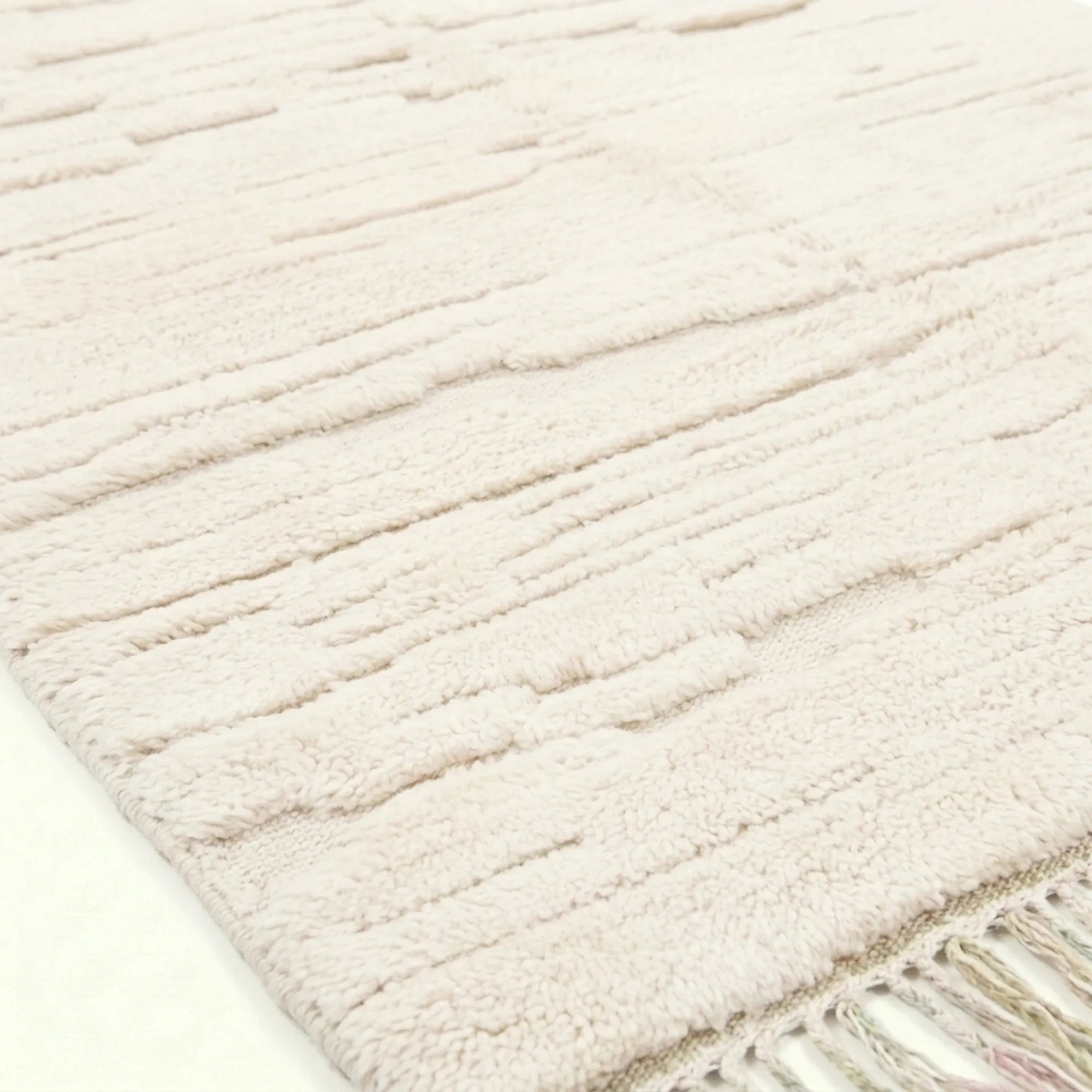 Ivory Mrirt rug Amsiren, subtle linear texture fringe detail