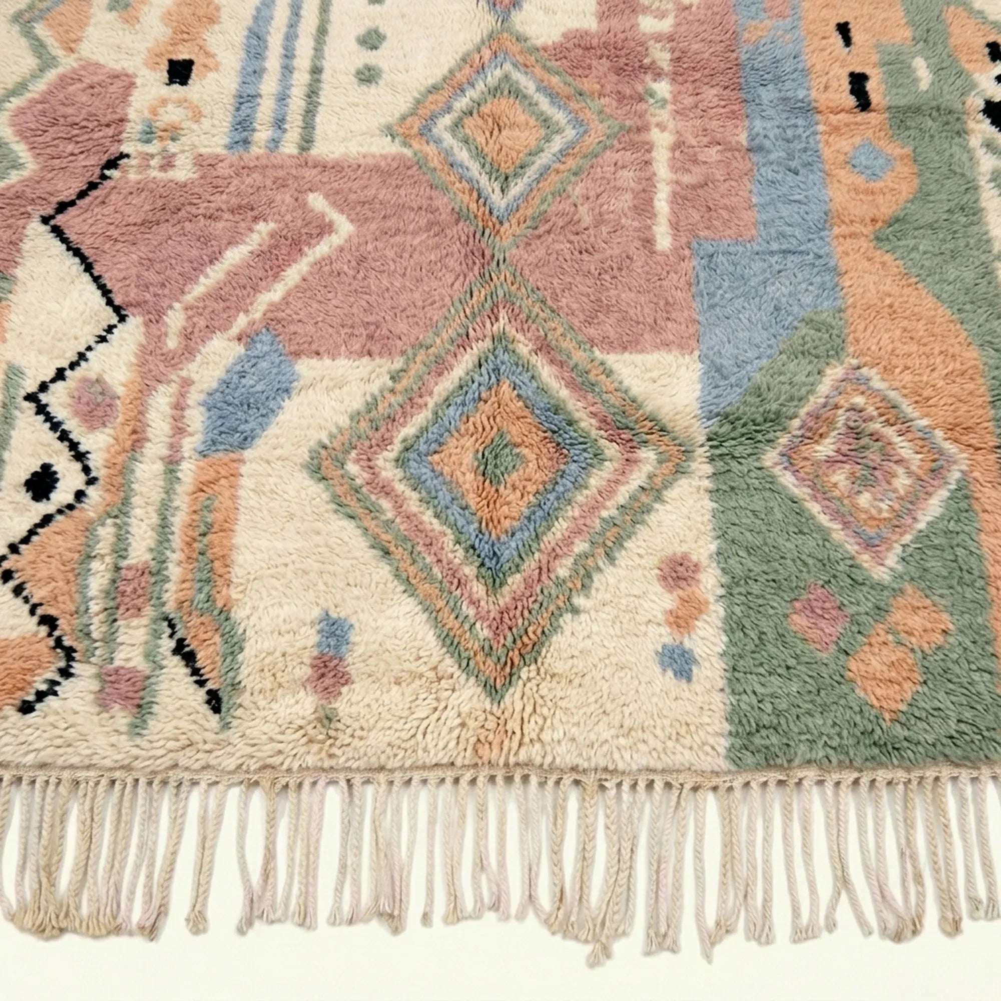 Rose Azilal rug Aylin with teal diamond geometry, pattern detail