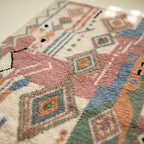 Rose Azilal rug Aylin with teal diamond geometry, wool texture detail