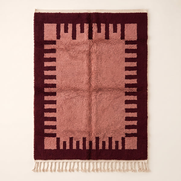 Rose & Wine Mrirt Rug – Crenellated Border – Ifri