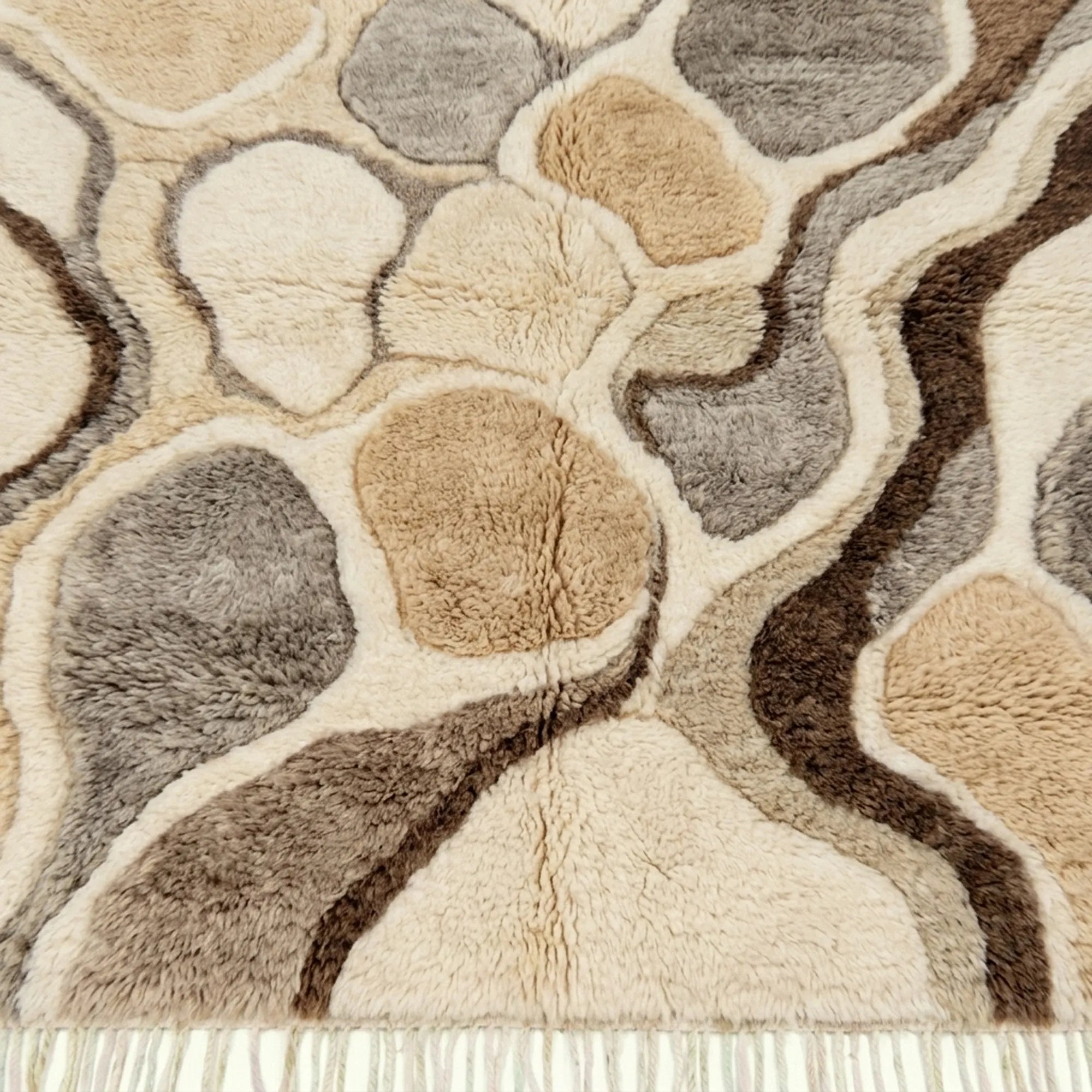 Ivory & Taupe Mrirt rug Taznirt, pebble mosaic pattern detail