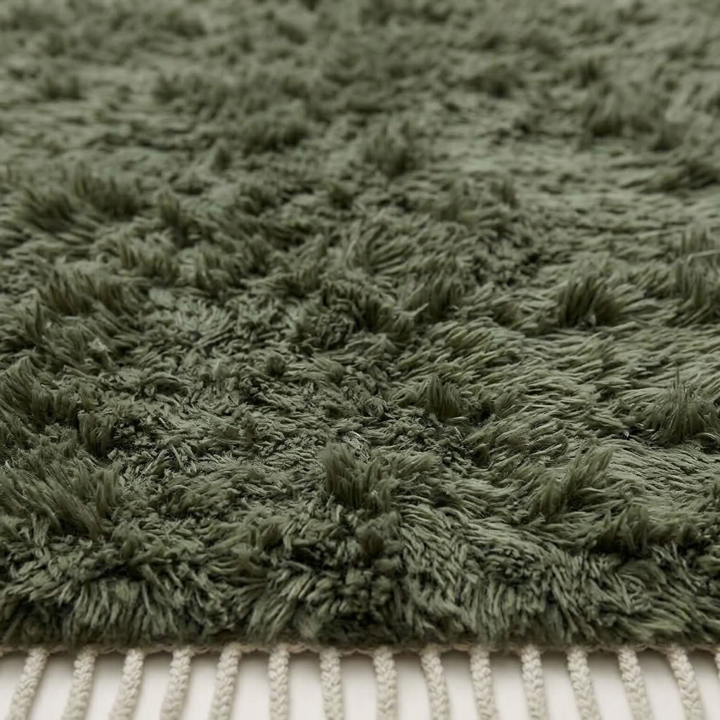 Fringe and edge detail of Talwit Beni Ourain rug showing twisted ivory wool trim and pile structure