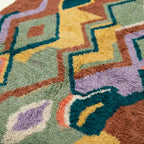 Close-up of a large outlined diamond and stepped lines on the Tafrar Boujaad rug