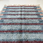 Fringe and edge detail of the Izen hand-knotted rug.