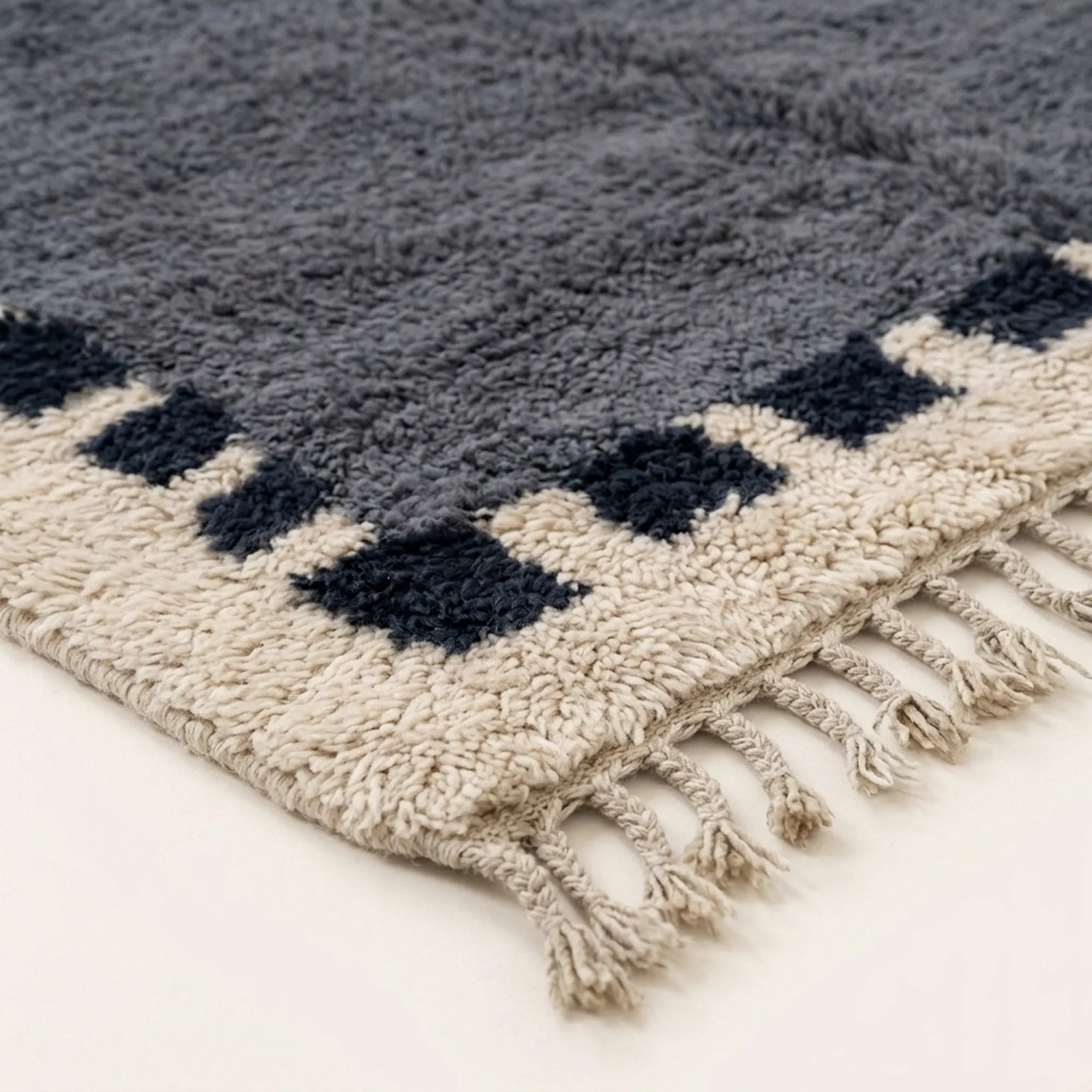 Close-up of the natural Atlas wool pile on the Tamesna slate blue, navy and ivory Beni Ourain rug.