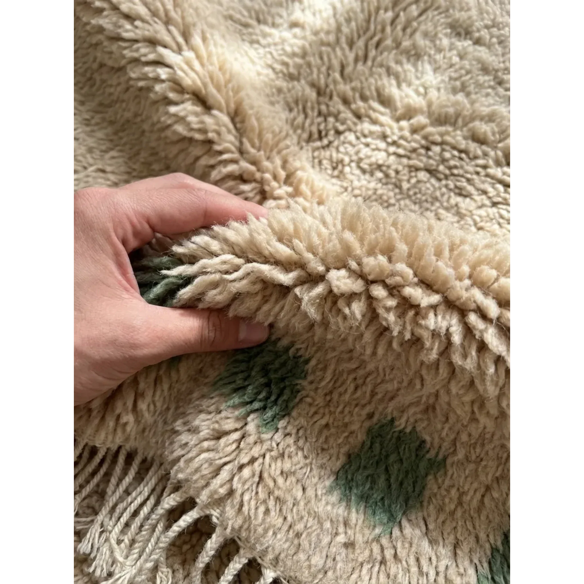 Hand-tied fringe and plush ivory Atlas wool detail of the Tala rug.