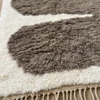 Tamda taupe Beni Ourain rug pattern close-up