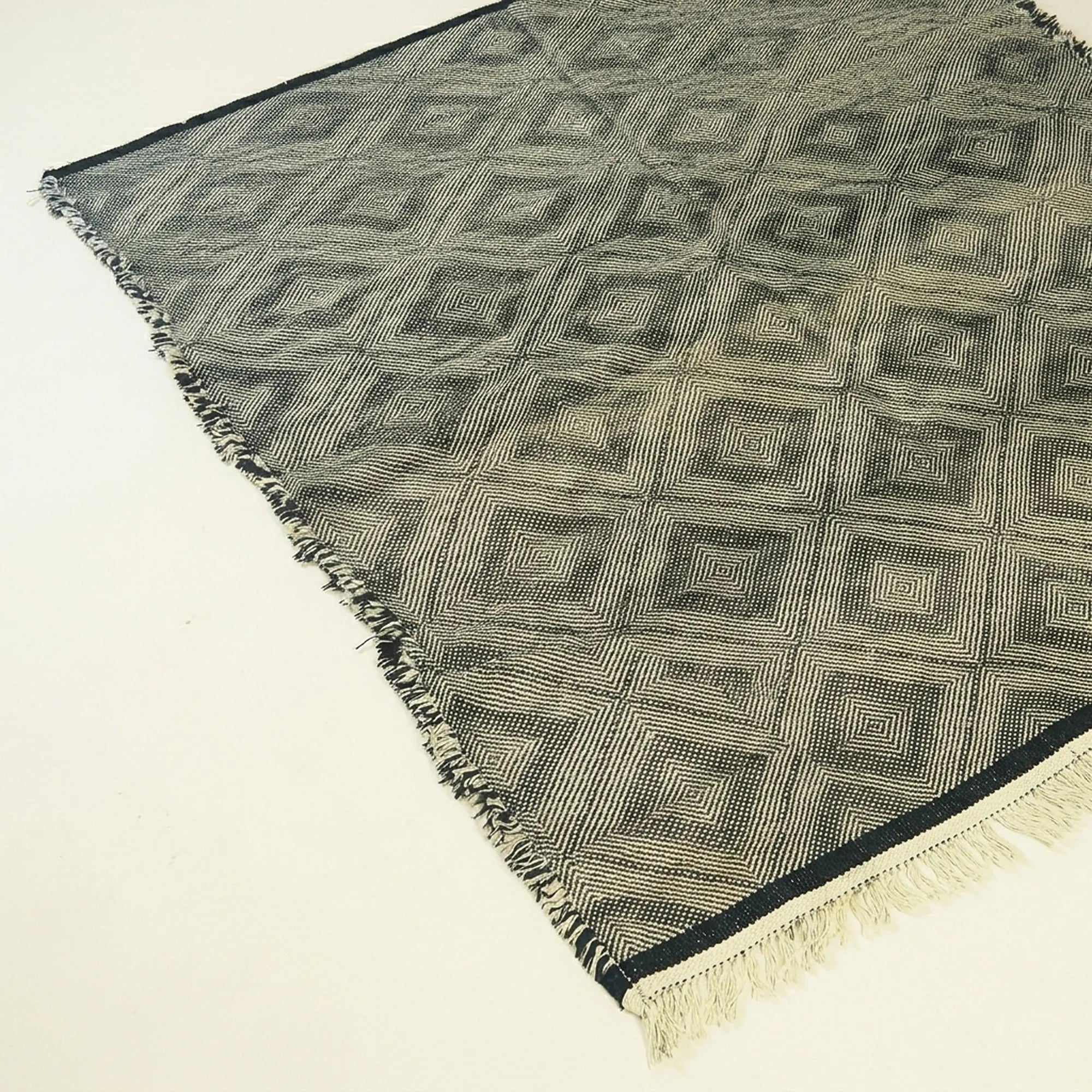 Gray Zanafi Kilim rug Tamdakht with mosaic diamond pattern, weave and border detail