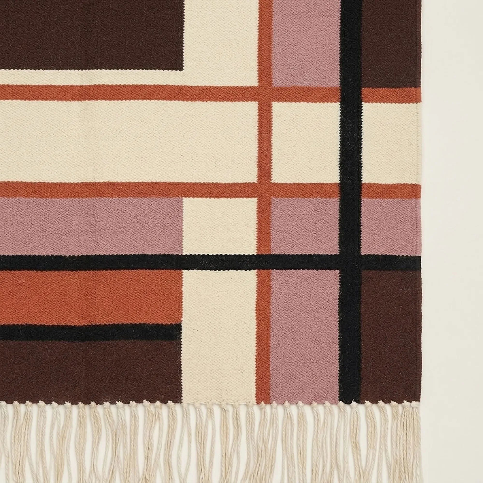 Terracotta Zanafi rug Tamnougalt border and fringe detail