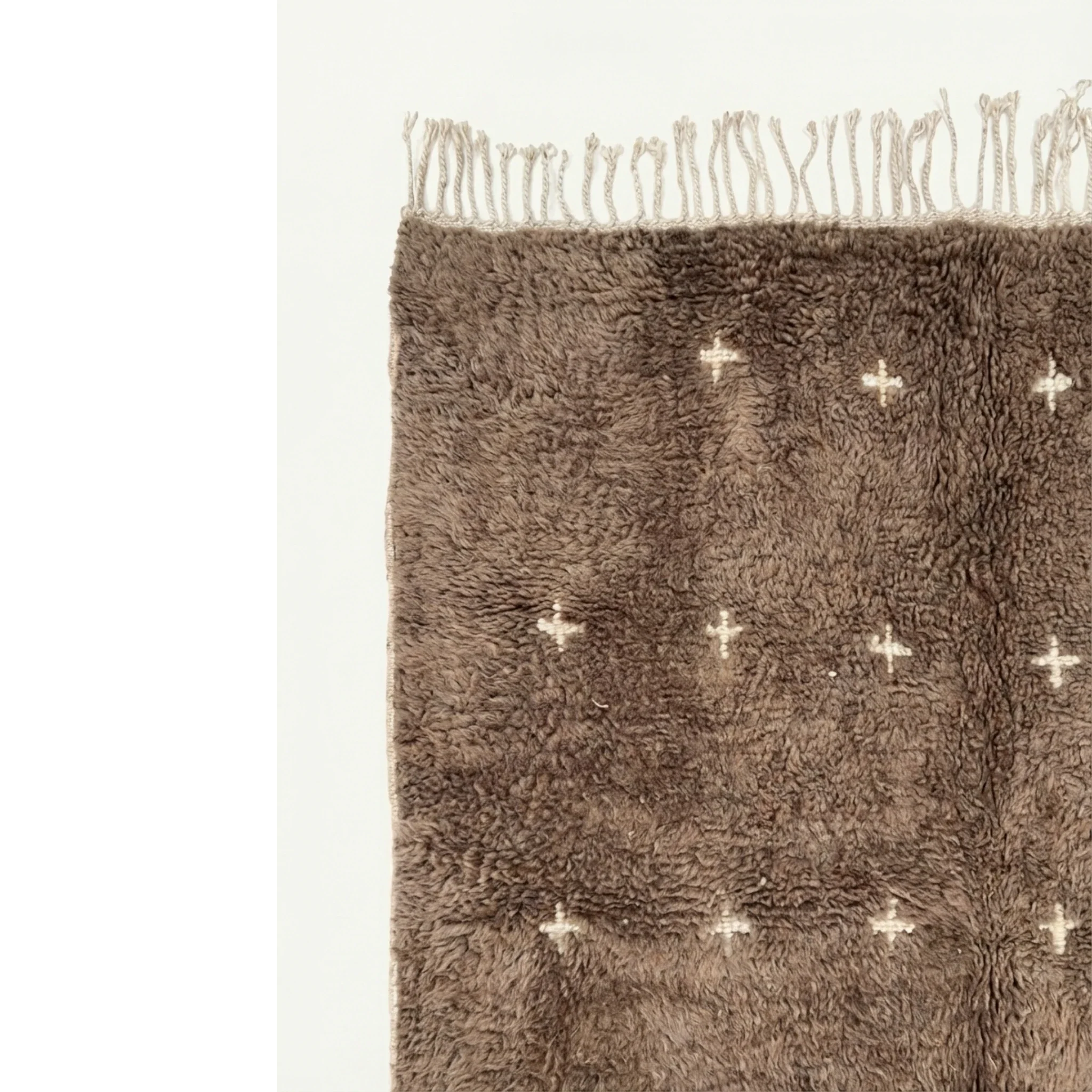 Full patterned surface and fringe of the Targa taupe Moroccan rug.