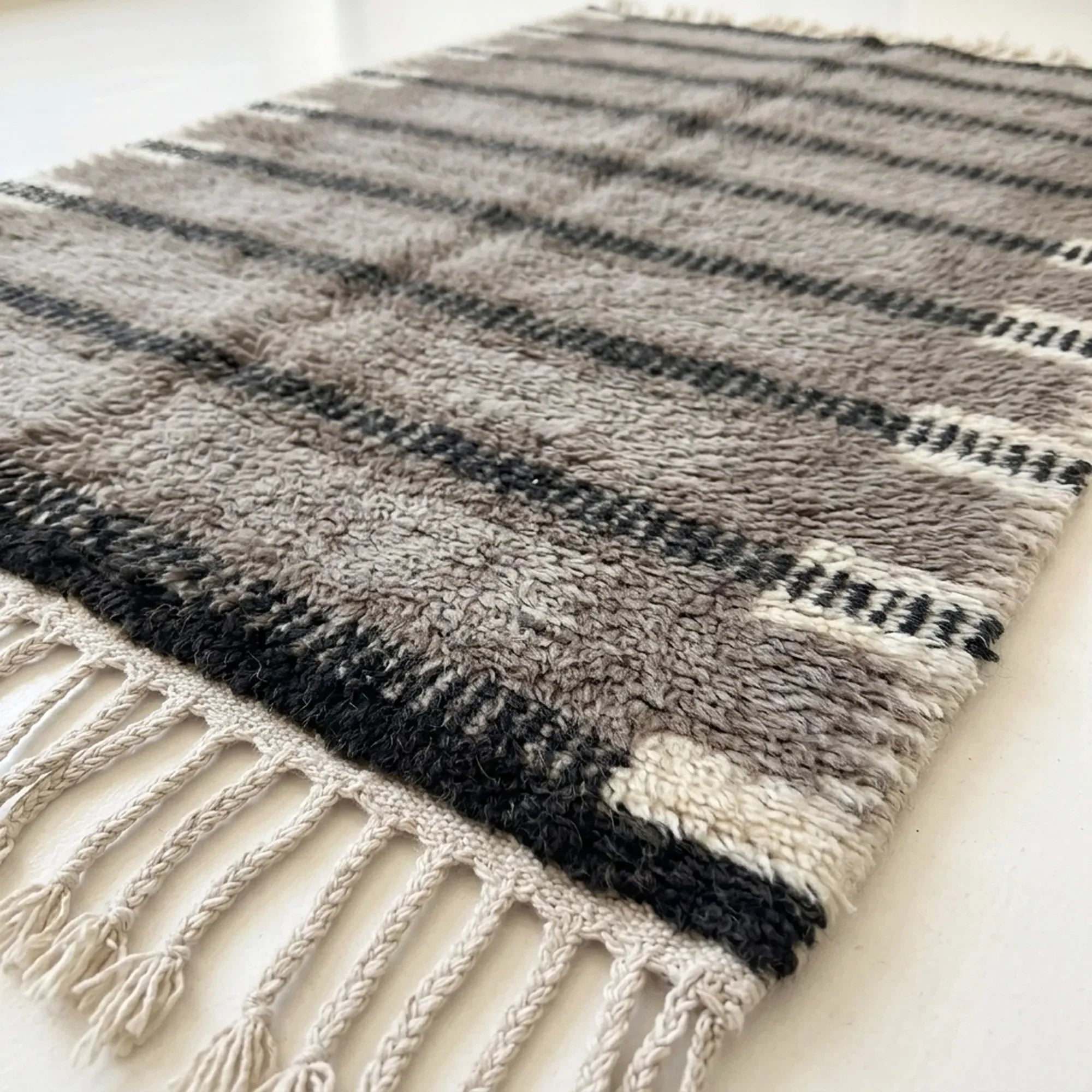 Close-up of the natural Atlas wool texture on the Aksel rug.
