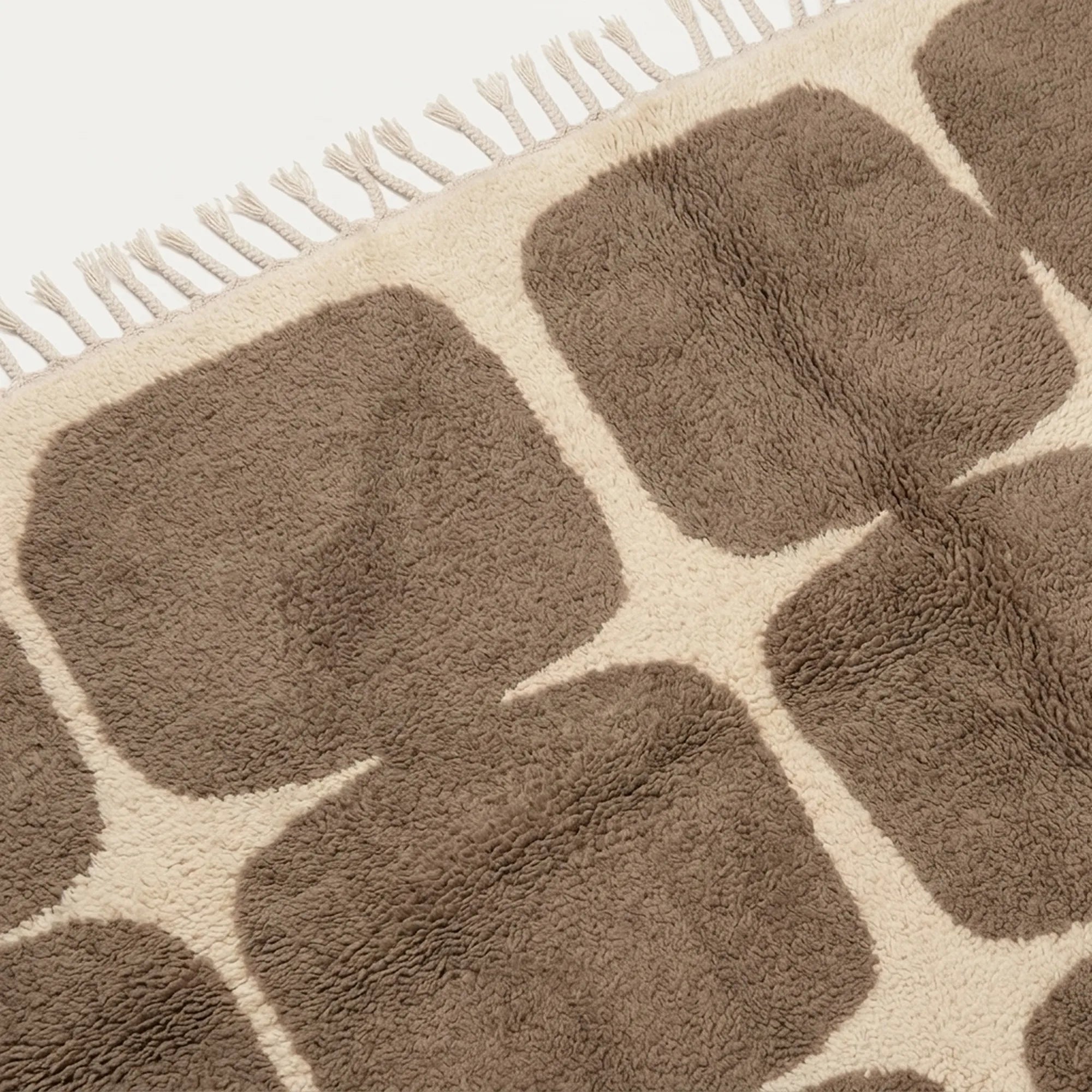 Close-up of the natural Atlas wool texture on the Asif taupe and ivory rug.