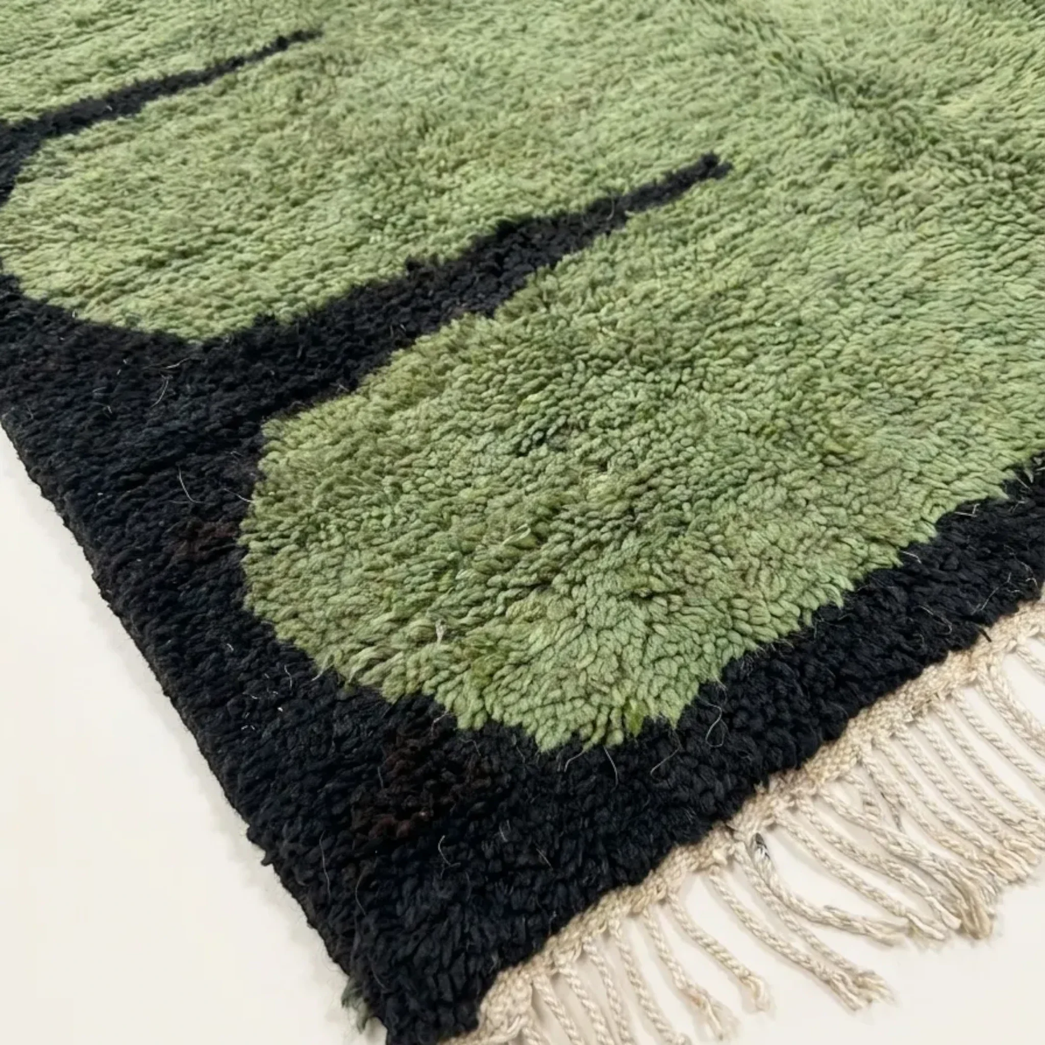Tazult olive Beni Ourain rug pattern close-up