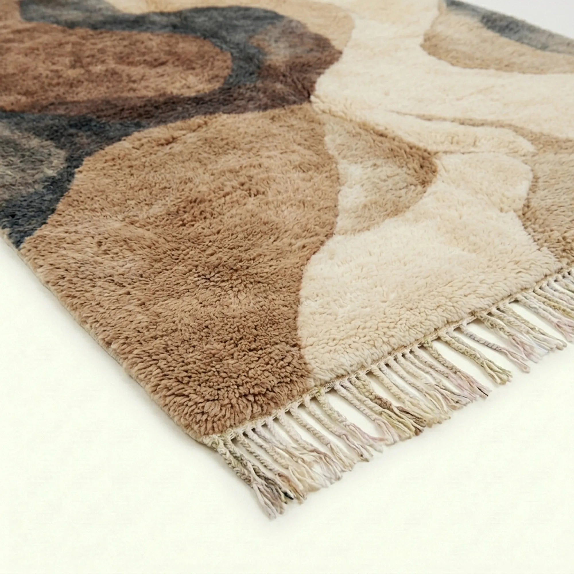 Blush & Teal Mrirt rug Azdar, organic color fields raised pile detail