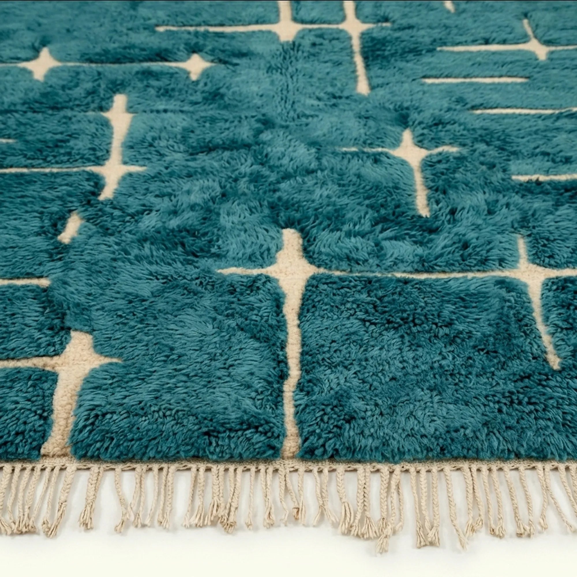 Teal and ivory Mrirt rug Izerfan fringe and pattern detail