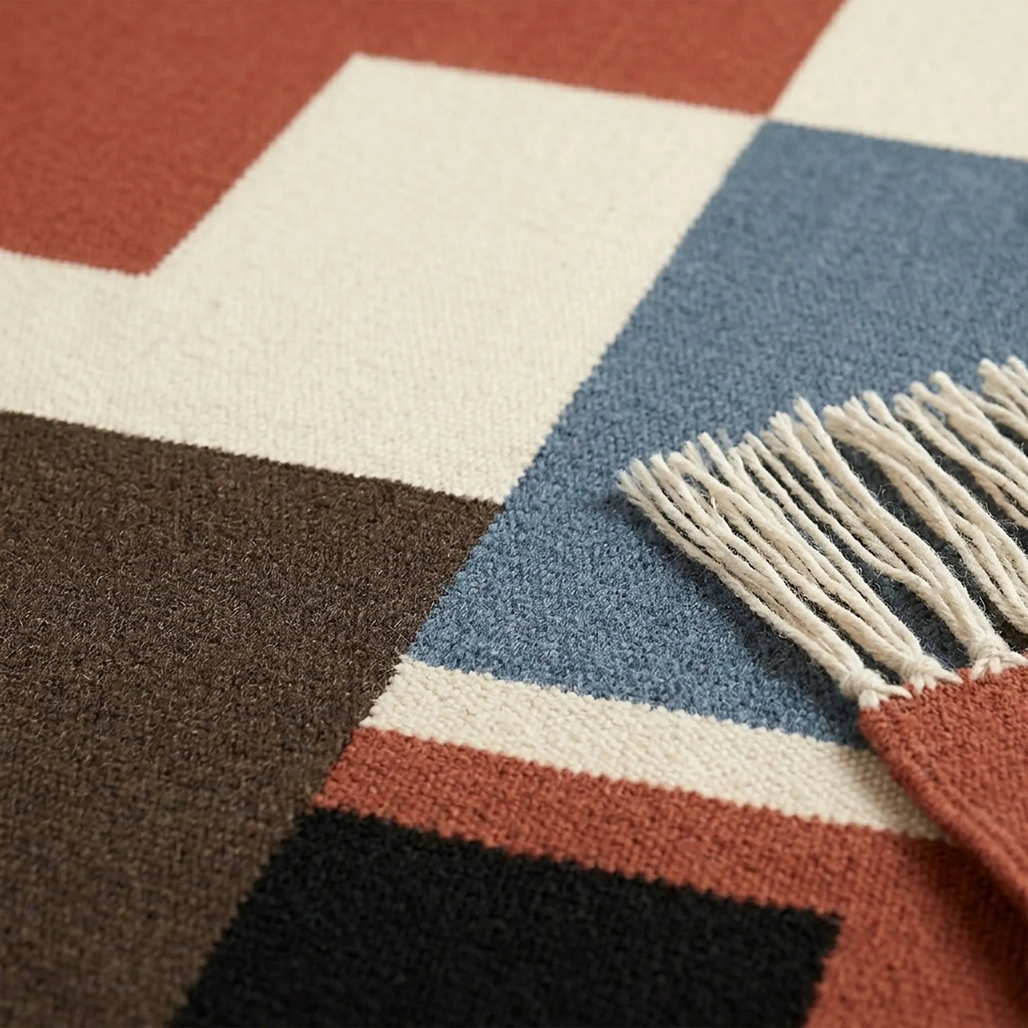 Blue Zanafi rug Telouet corner, weave and fringe detail