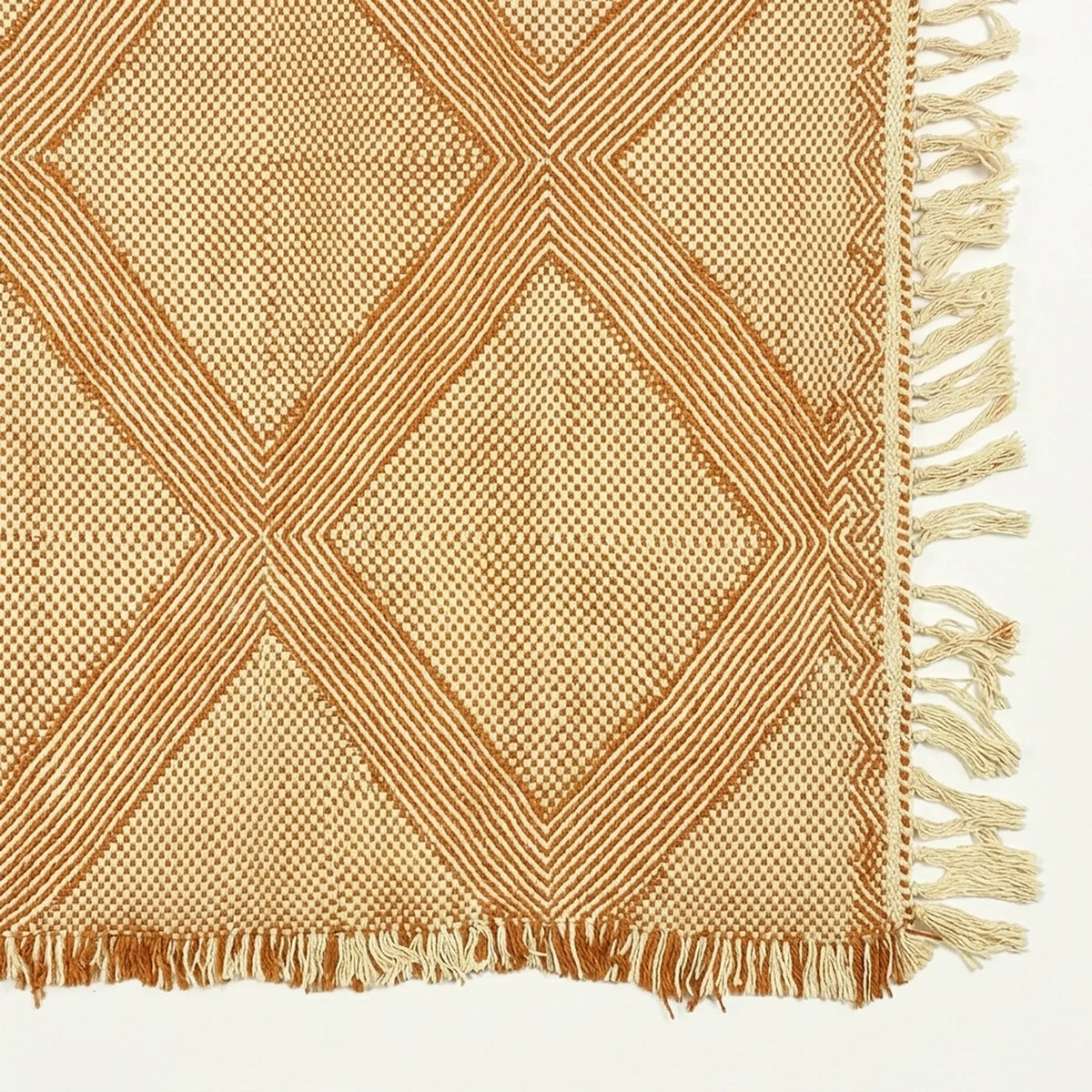 Terracotta and ivory Zanafi kilim rug Tiziriq with diamond medallions, diamond medallions pattern detail