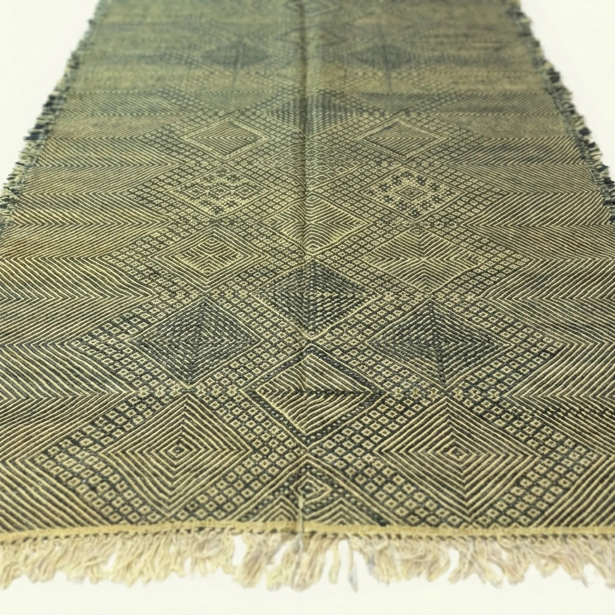 Olive Zanafi Kilim rug Tissint with linear diamond pattern, weave and border detail