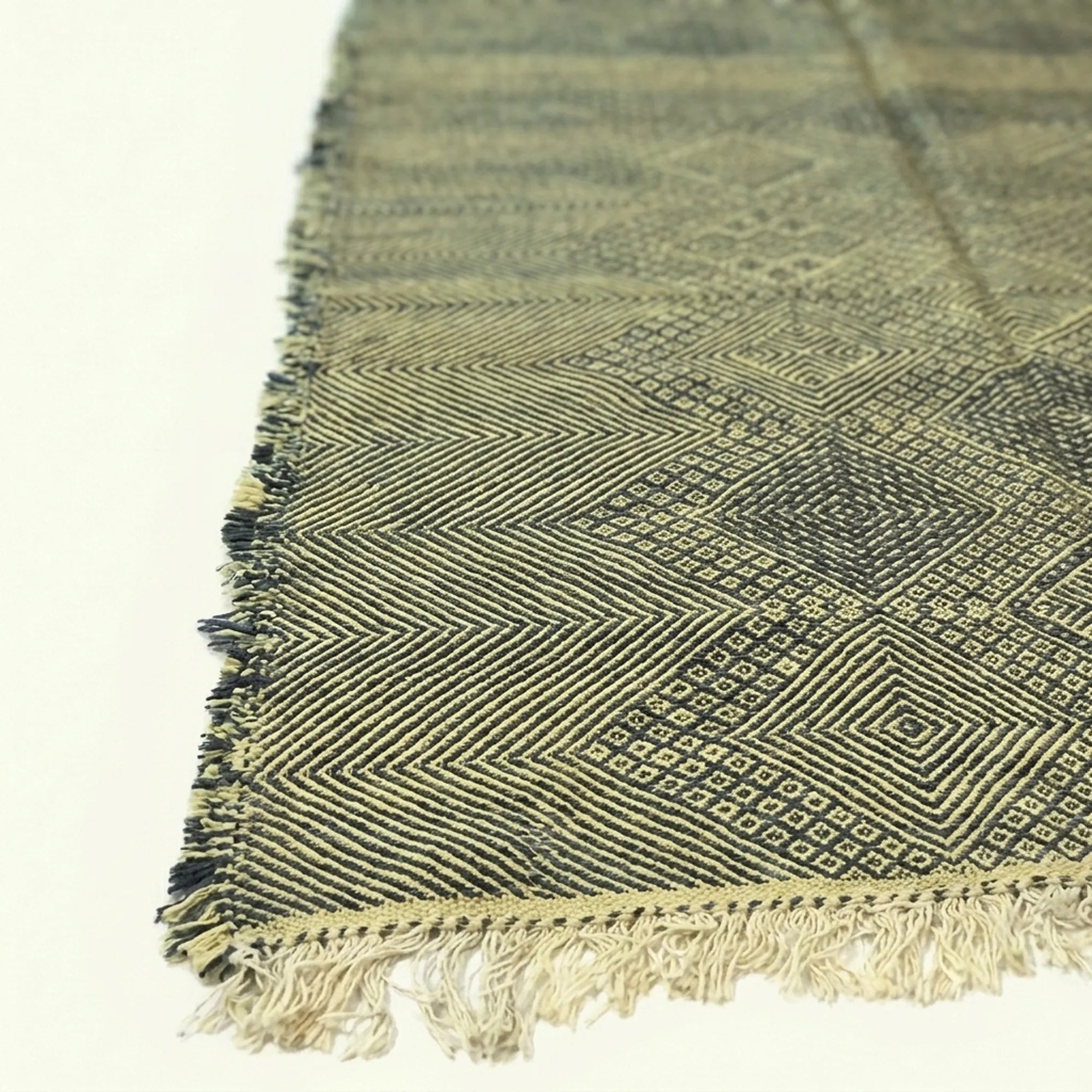 Olive Zanafi Kilim rug Tissint with linear diamond pattern, weave and border detail