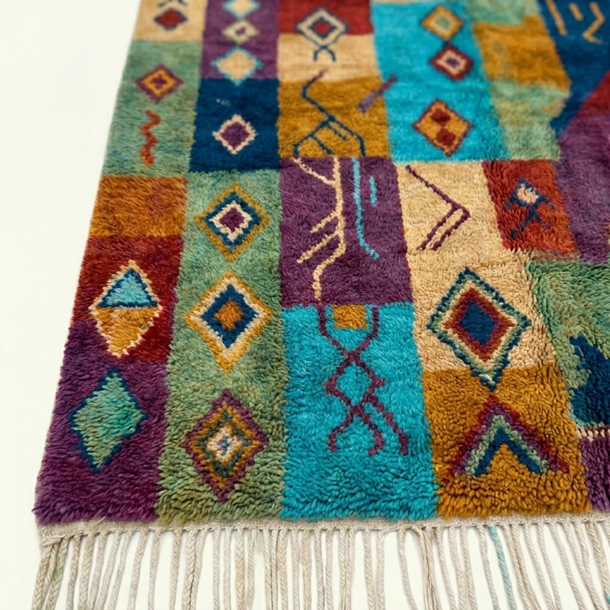 Fringe and edge detail of the Amadal turquoise Boujaad rug.